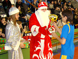 Юные гандболисты боролись за призы Деда Мороза